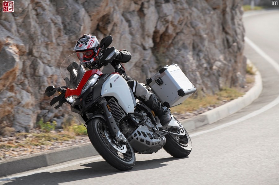 101218-53-2019-Ducati-Multistrada-1260-Enduro-UC68179-High.jpg