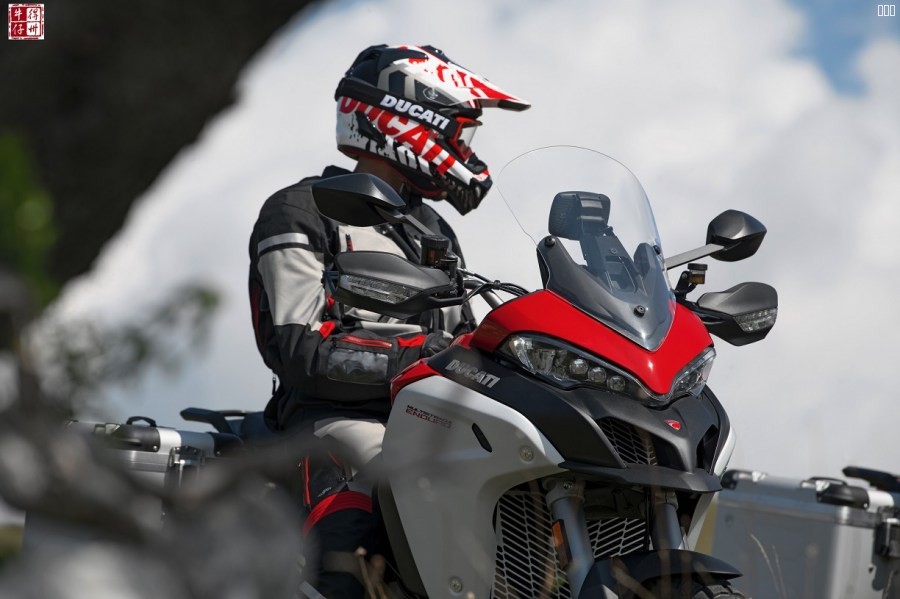 101218-74-2019-Ducati-Multistrada-1260-Enduro-UC68199-High.jpg