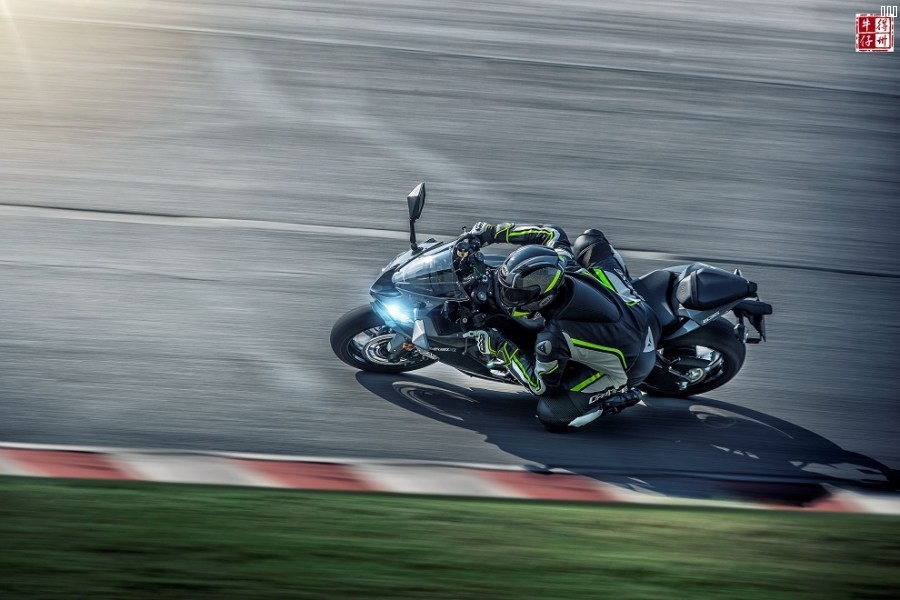 101118-2019-kawasaki-ninja-zx-6r-19_ZX636GKF_005297-1.jpg