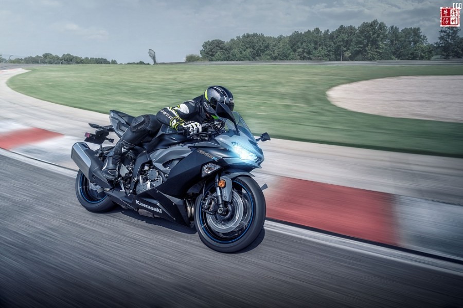 101118-2019-kawasaki-ninja-zx-6r-19_ZX636GKF_005127-1.jpg