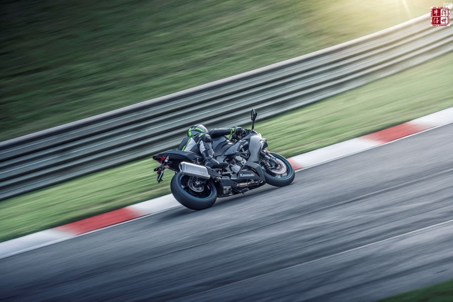 101118-2019-kawasaki-ninja-zx-6r-19_ZX636GKF_005299-1.jpg