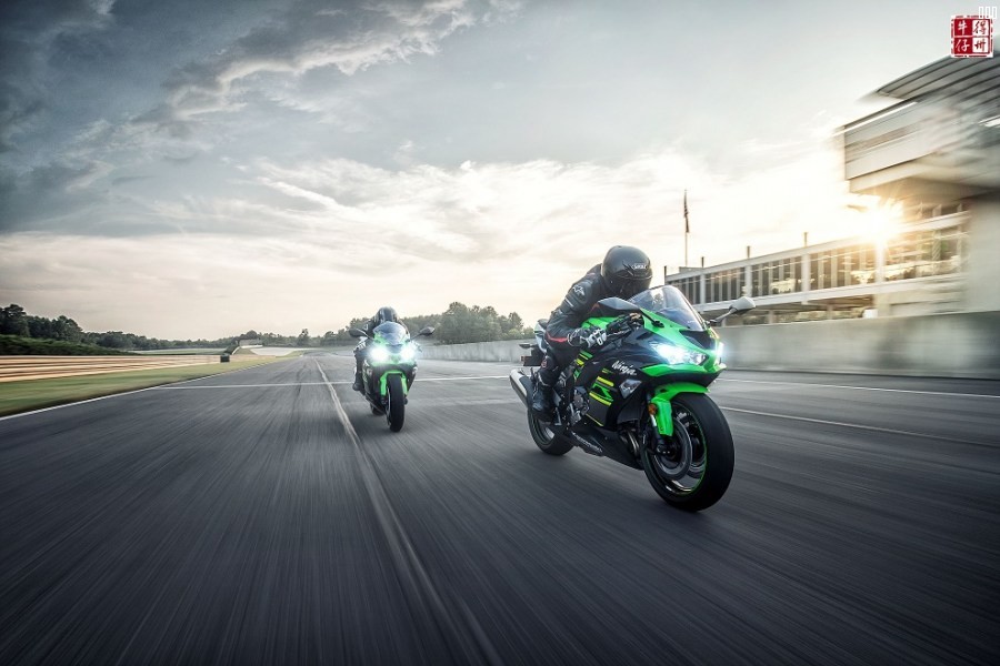 101118-2019-kawasaki-ninja-zx-6r-19_ZX636GKFA_00001.jpg