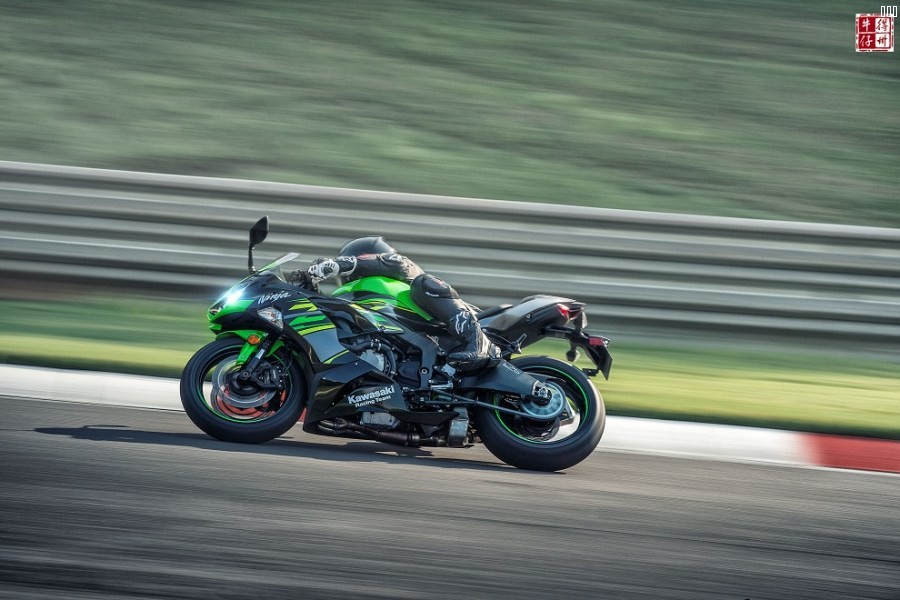 101118-2019-kawasaki-ninja-zx-6r-19_ZX636GKFA_005959-1.jpg
