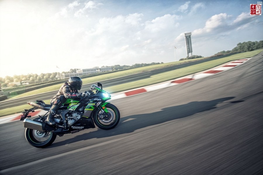 101118-2019-kawasaki-ninja-zx-6r-19_ZX636GKFA_006015-1.jpg