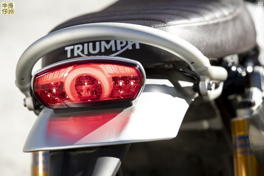 102418-2019-Triumph-Scrambler-1200-XC-Detail-9.jpg