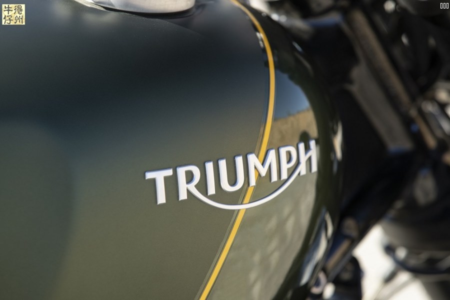 102418-2019-Triumph-Scrambler-1200-XC-Detail-18.jpg