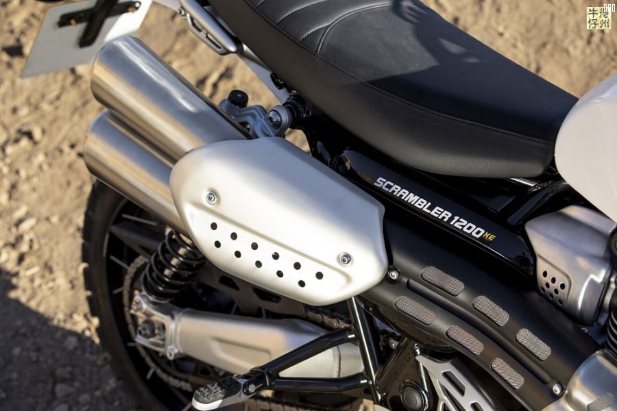 102418-2019-Triumph-Scrambler-1200-XE-Detail-19.jpg