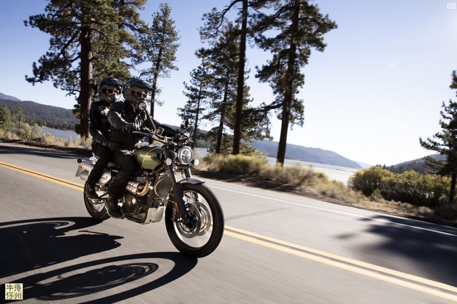102418-2019-Triumph-Scrambler-1200-XC-2.jpg