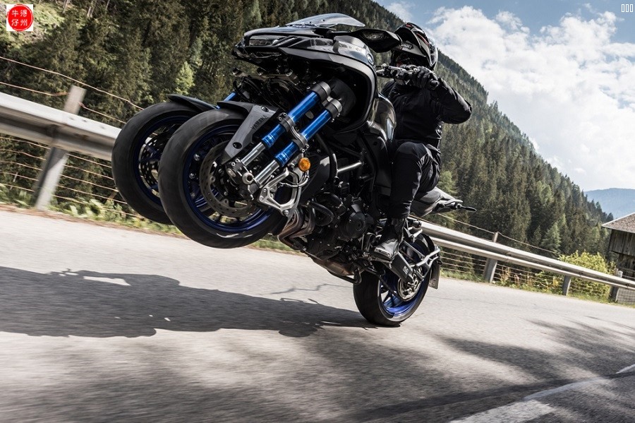 2019_Yamaha_Niken-13.jpg