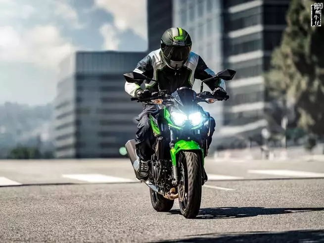 2019-kawasaki-z400-abs-first-look-2_看图王.web.jpg