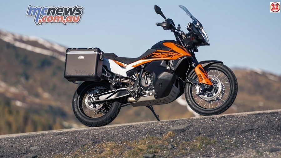 2018-KTM-790-Adventure-1-Luggage.jpg