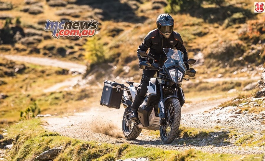 2018-KTM-790-Adventure-Action-1.jpg