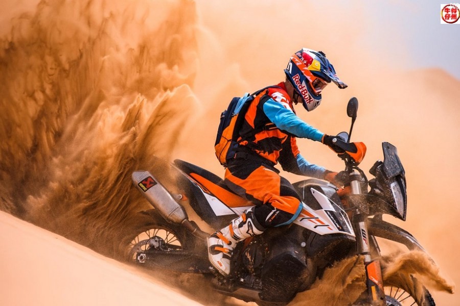 2019-KTM-790-Adventure-R1.jpg