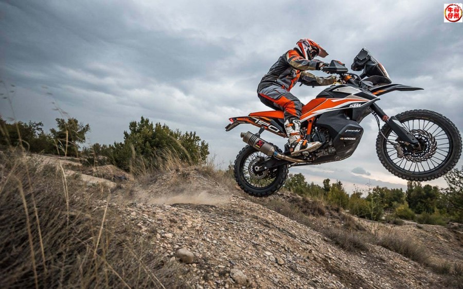 2019-KTM-790-Adventure-R-prototype_9.jpg