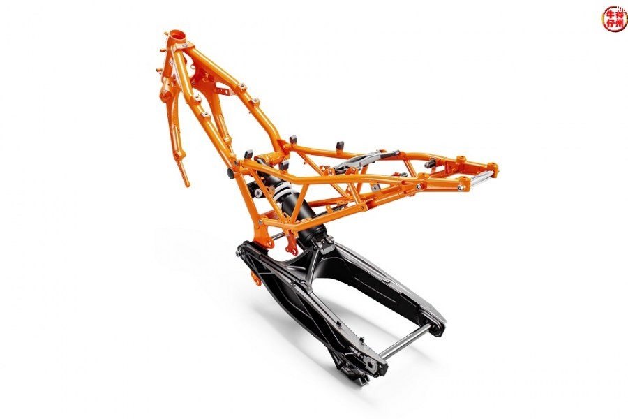 110618-2019-ktm-790-adventure-254199-Frame-Subframe-swingarm-shock-2019.jpg