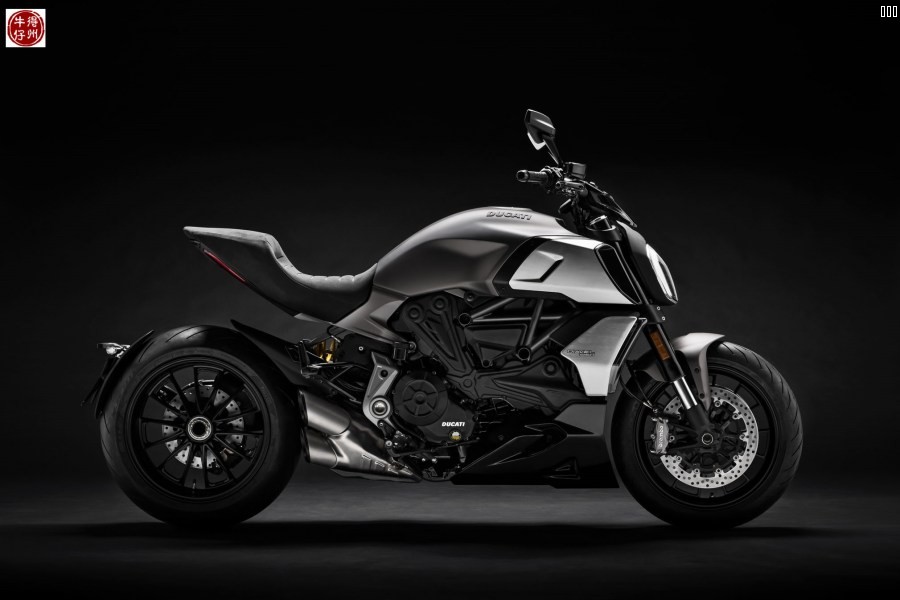 2019-Ducati-Diavel-1260c.jpg