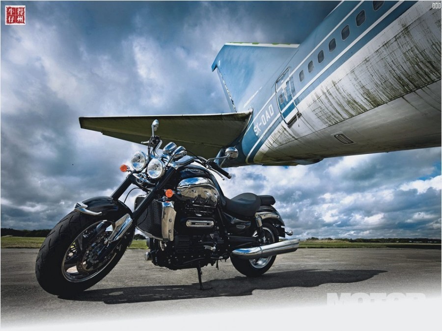 2010-triumph-rocket-iii-roadster-motorcyclist_2.jpg
