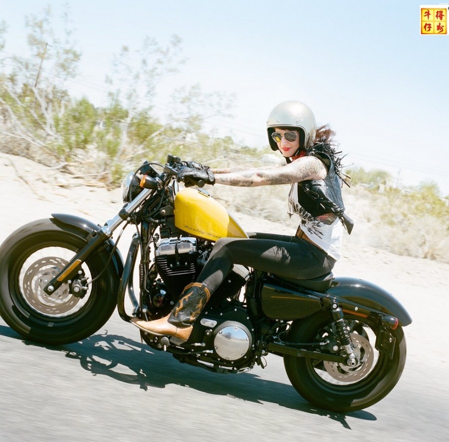 women-motorcycle-2.jpg