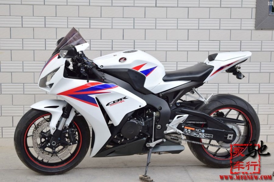 12CBR1000 (22).jpg