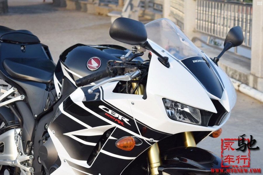 2016 CBR600RR (2).jpg