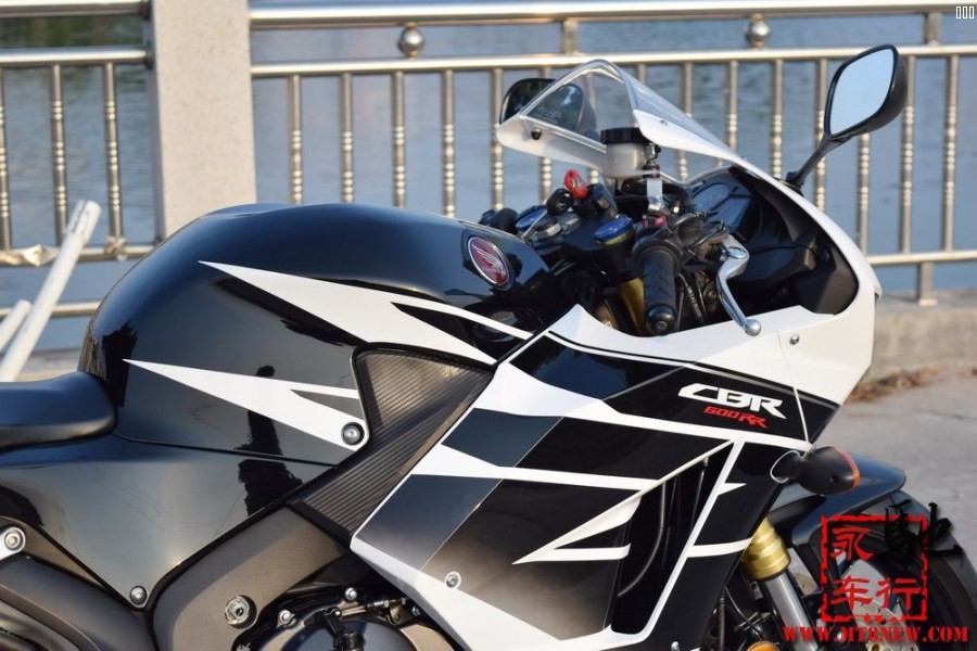 2016 CBR600RR (8).jpg