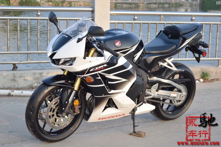 2016 CBR600RR (19).jpg
