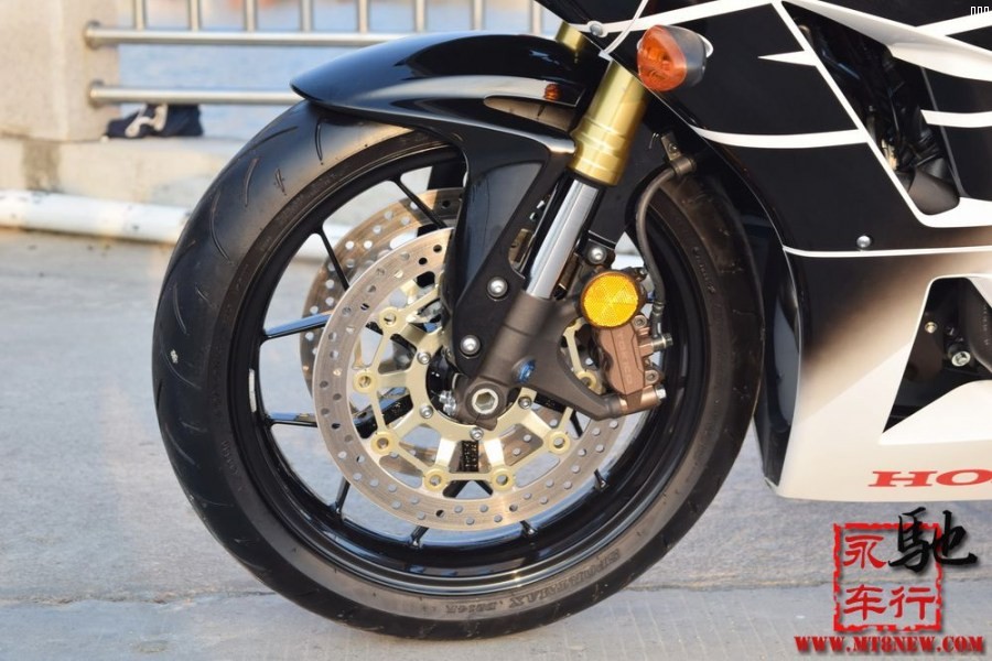 2016 CBR600RR (22).jpg