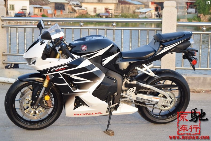 2016 CBR600RR (24).jpg