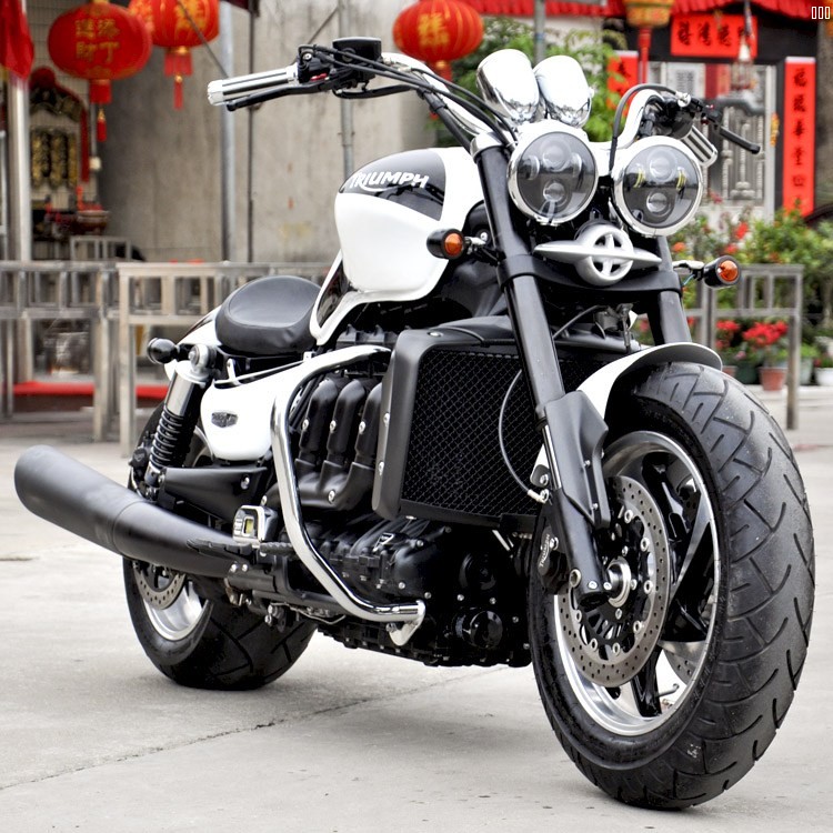 16年英国凯旋火箭2300带ABS改装款 (2)B.jpg