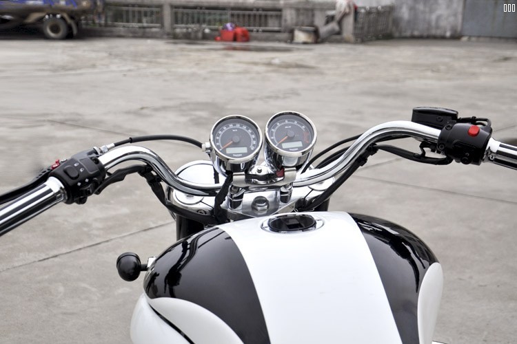 16年英国凯旋火箭2300带ABS改装款 (13)B.jpg