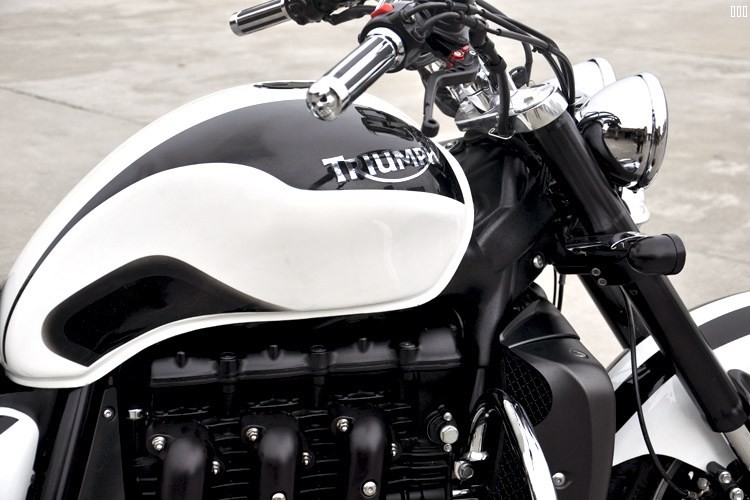 16年英国凯旋火箭2300带ABS改装款 (21)B.jpg