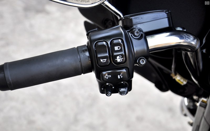 18款哈雷黑色大滑翔水冷带ABS大液晶屏带电热手把 (19)B.jpg