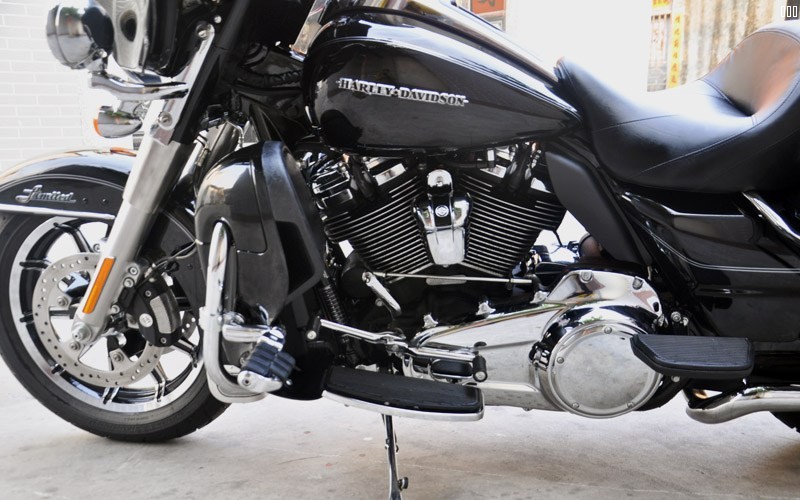 18款哈雷黑色大滑翔水冷带ABS大液晶屏带电热手把 (20)B.jpg