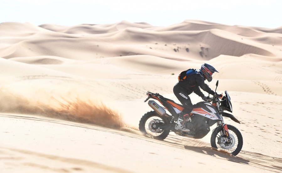 031219-2019-KTM-790-Adventure-R_MC54078.jpg