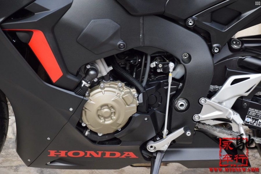 18 CBR1000RR (24).jpg