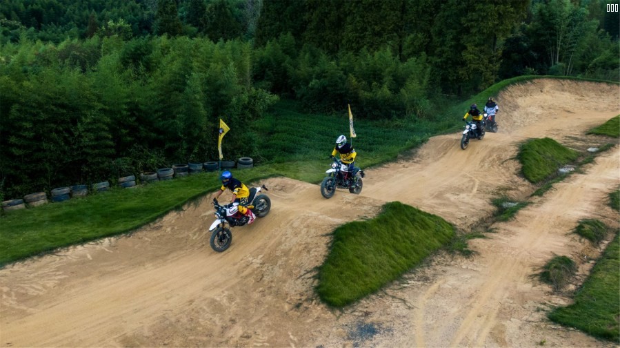 乐享狂欢日图片  13 越野培训.jpg