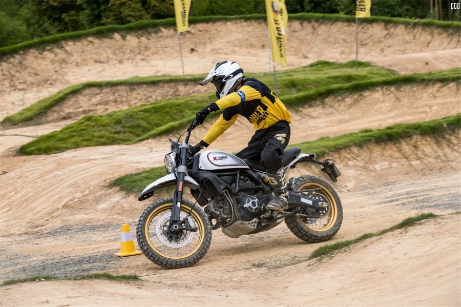 乐享狂欢日图片6 越野培训.jpg