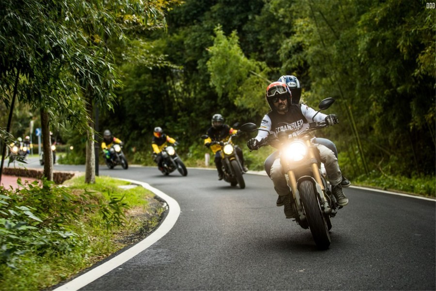 乐享狂欢日图片9 公路试驾二.jpg